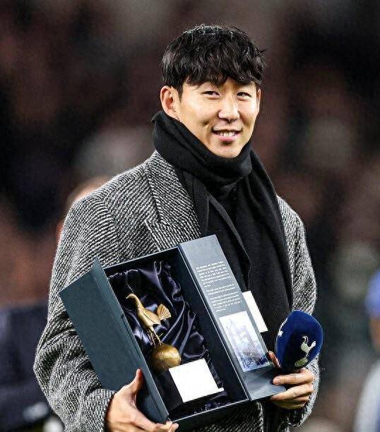 爱游戏大厅-希腊完胜曼联，孙兴慜带队取胜