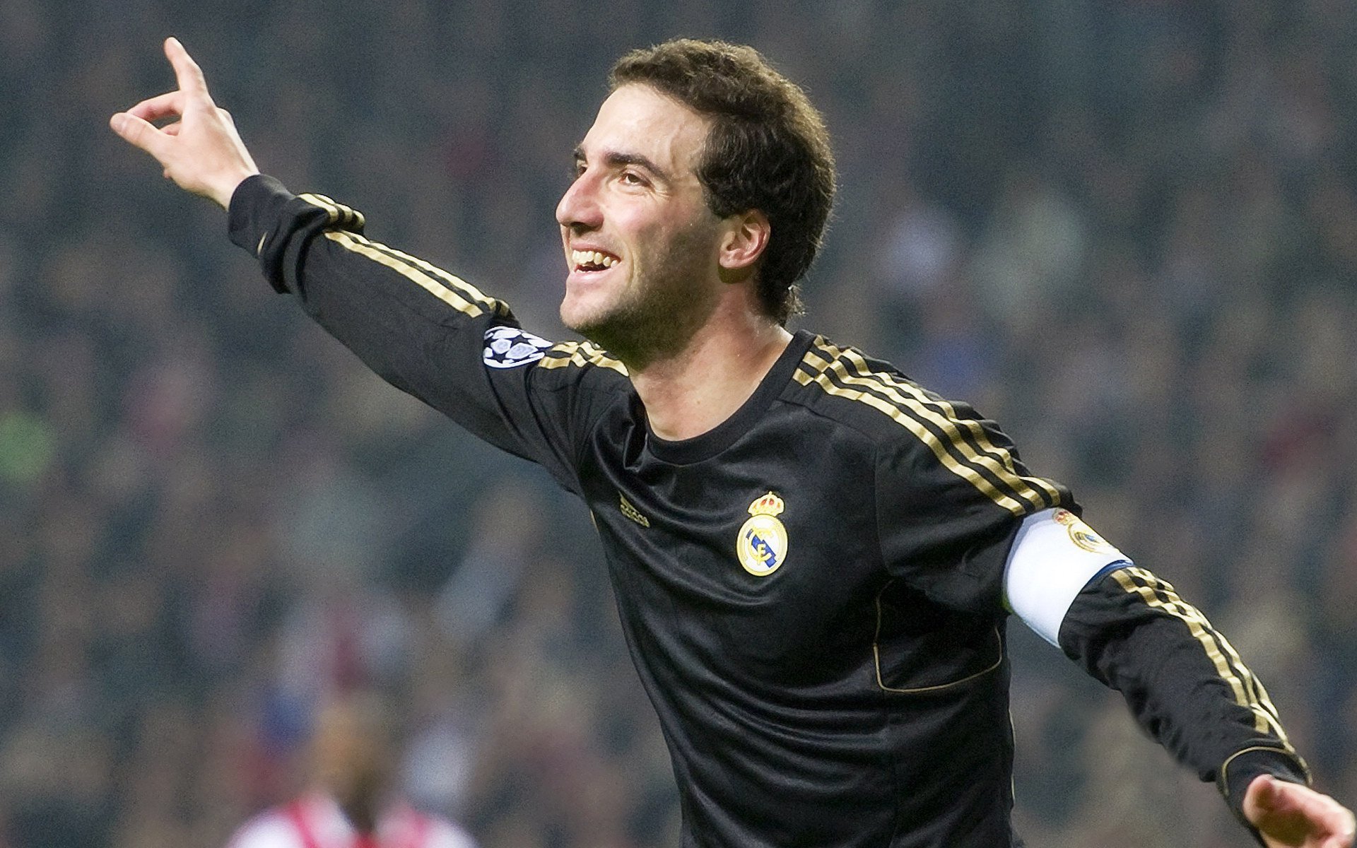 爱游戏娱乐-法拉利内斗葬送冠军,热火绝杀诠释何为团队